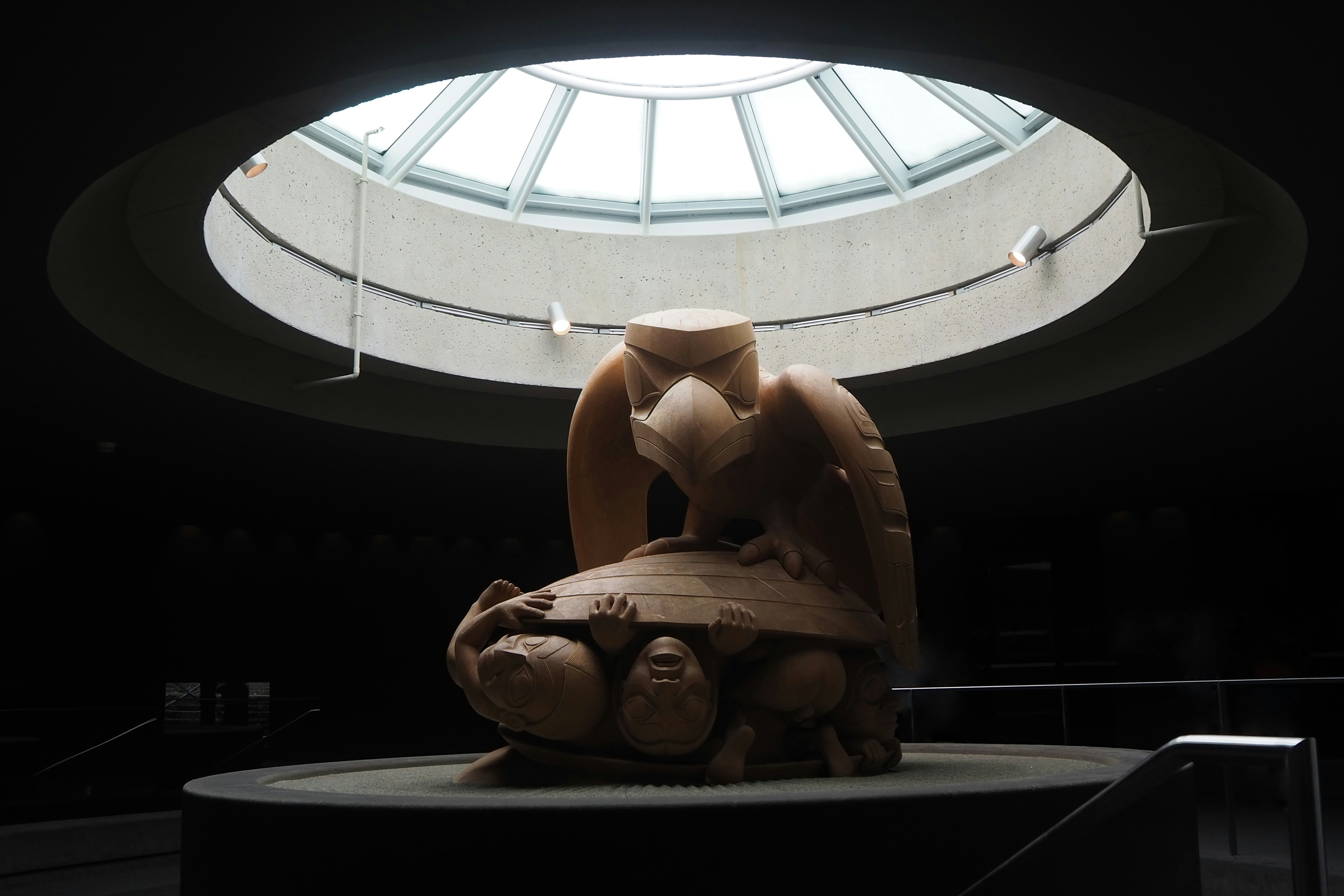 A picture of the sculpture The Raven and the First Men by Bill Reid.